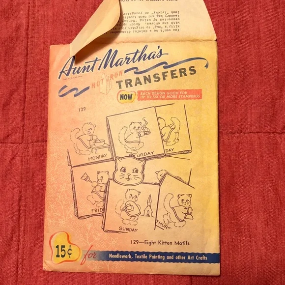Vintage Uncut Aunt Martha's Embroidery Transfer Pattern 129 Kitten Motifs - Picture 1 of 6